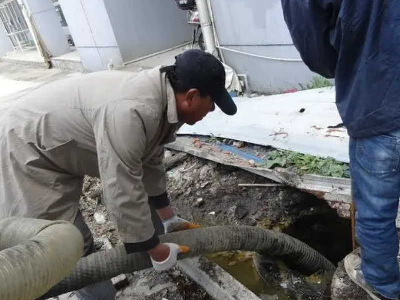 沙依巴克大江市场肉联厂附近抽粪抽污水抽污水池污水井
